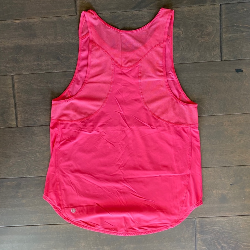 Almost NEW lululemon tank